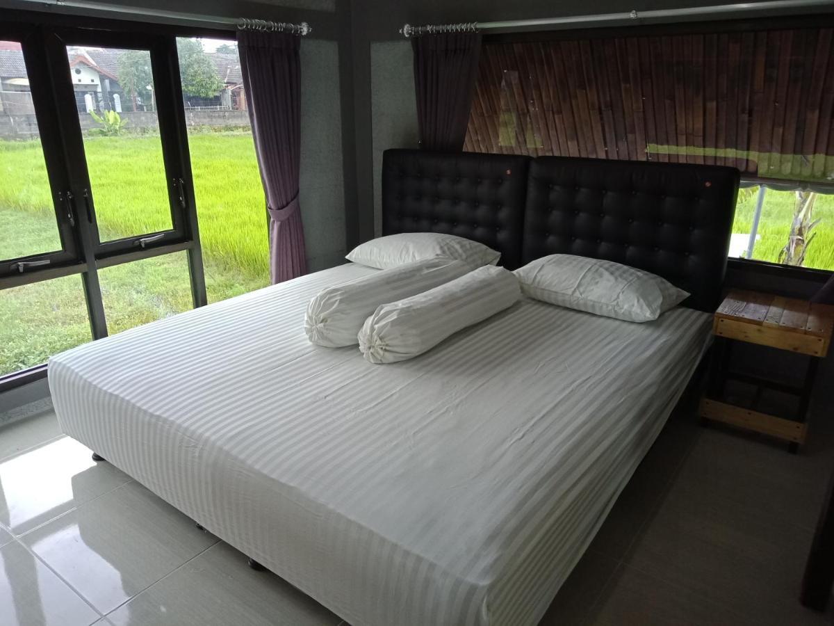 Joglopari Guesthouse Room 2 Bukan Untuk Pasangan Non Pasutri Cepit Exterior photo